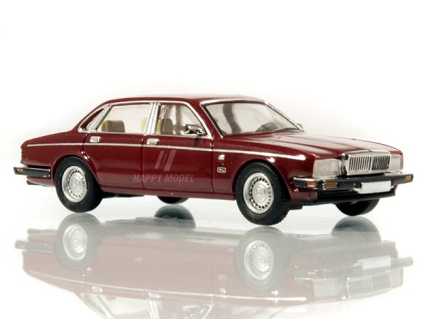 Jaguar XJ 40 červená metalíza Brekina PCX870162