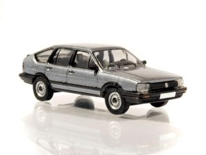 VW Passat B2 šedá metalíza Brekina PCX870411