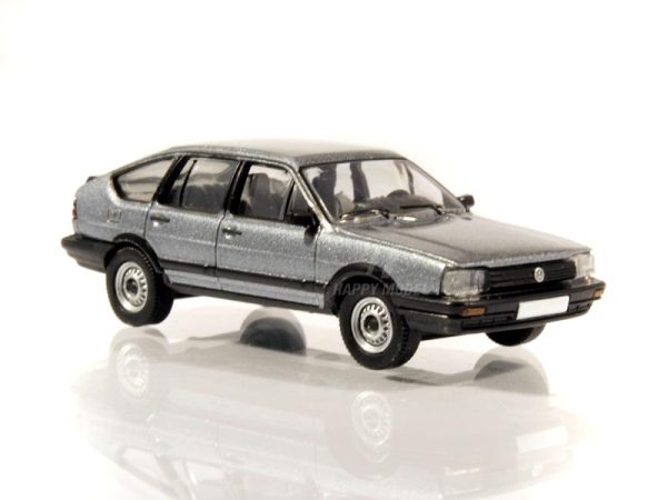 VW Passat B2 šedá metalíza Brekina PCX870411