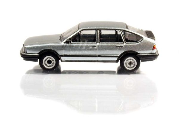 VW Passat B2 stříbrný 1985 Brekina PCX870078 - Image 4