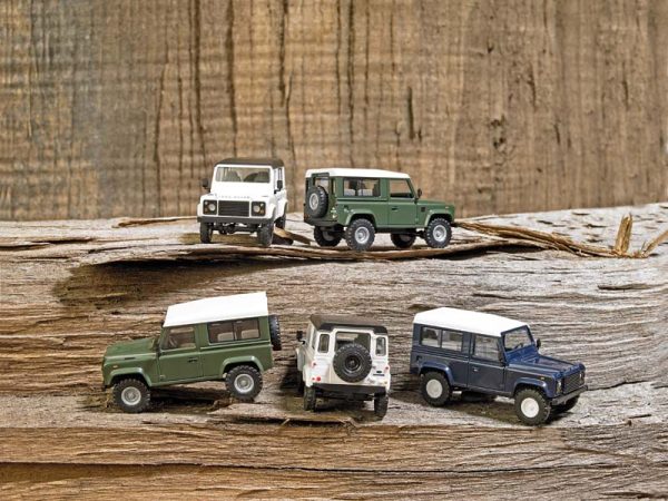 Land Rover Defender 90 bílý Busch 54301 - Image 2