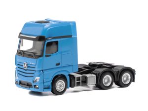 MB Actros L Gigaspace (6x4) světle modrý Herpa 317917-002