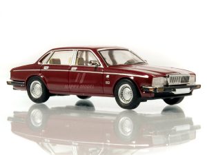 Jaguar XJ 40 červená metalíza Brekina PCX870162
