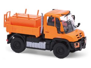 Unimog U430 s cisternou na asfalt Busch 50932