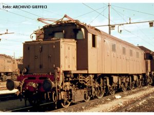elektrická lokomotiva řady E.428 1.série FS Piko 97806