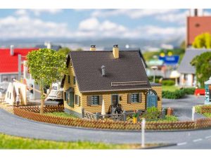 cihlový dům s předzahrádkou Faller 232403