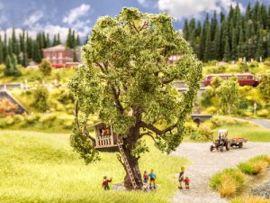 strom s domkem ve větvích Noch 21765