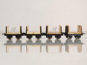 plošinový vůz s čely bez brzdy 4ks Minitrains 3004