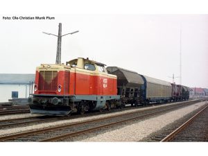 dieselová lokomotiva řady 211 VLTJ DCC se zvukem Piko 52101