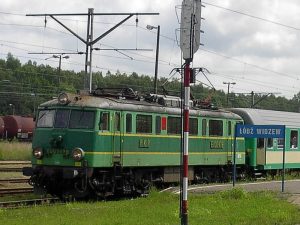 elektrická lokomotiva EU07 PKP Piko 96358