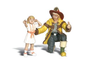 hasič Bill s malou Betsy Woodland Scenics A2539