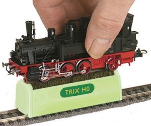 čistící kartáč na kolečka lokomotiv H0 Trix 66602