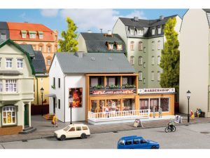 městský dům s holičstvím a kebabem Auhagen 12356