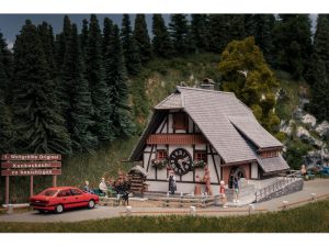 dům s kukačkovými hodiny, s figurkou Faller 130011