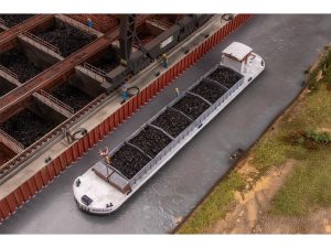 říční nákladní loď Faller 131018