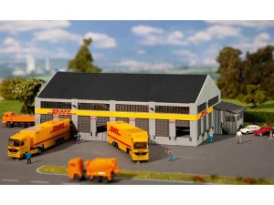 logistické centrum DHL s figurkami Faller 231733